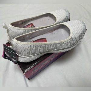 Skechers Women's Microburst Slip On Shoes White / Silver Size 6